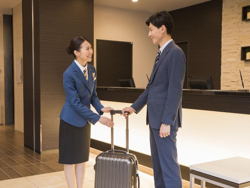Comfort Hotel Shin-Osaka Exterior photo